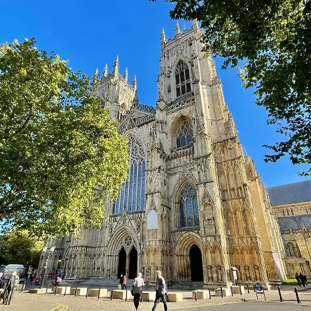Shambles In The Centre Of York, Sleeps 16 Apartment