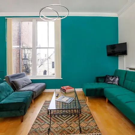 Apartment Shambles In The Centre Of York, Sleeps 16