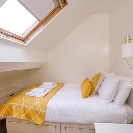 Shambles In The Centre Of York, Sleeps 16 *