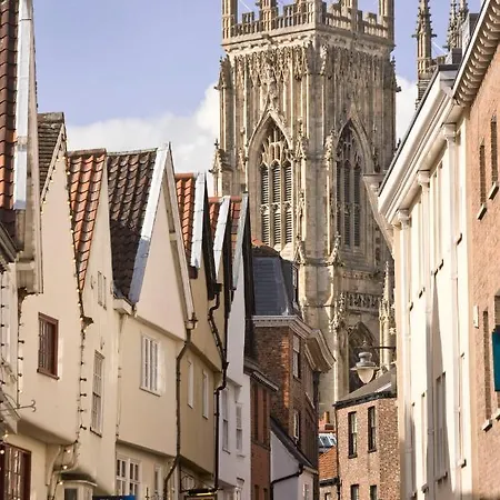 Shambles In The Centre Of York, Sleeps 16 *