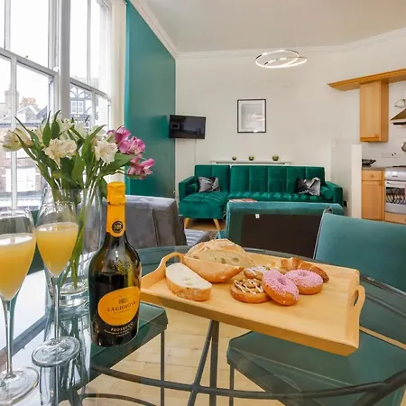 Shambles In The Centre Of York, Sleeps 16 York