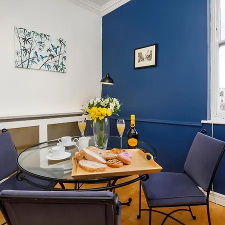 Shambles In The Centre Of York, Sleeps 16 York