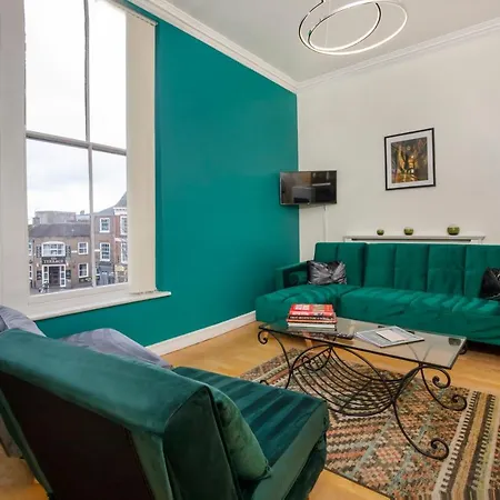 Shambles In The Centre Of York, Sleeps 16 *