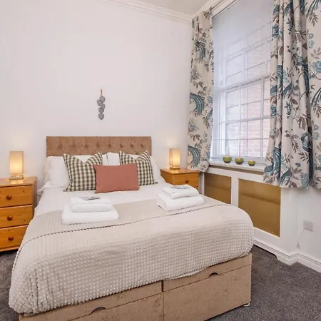 Shambles In The Centre Of York, Sleeps 16 York